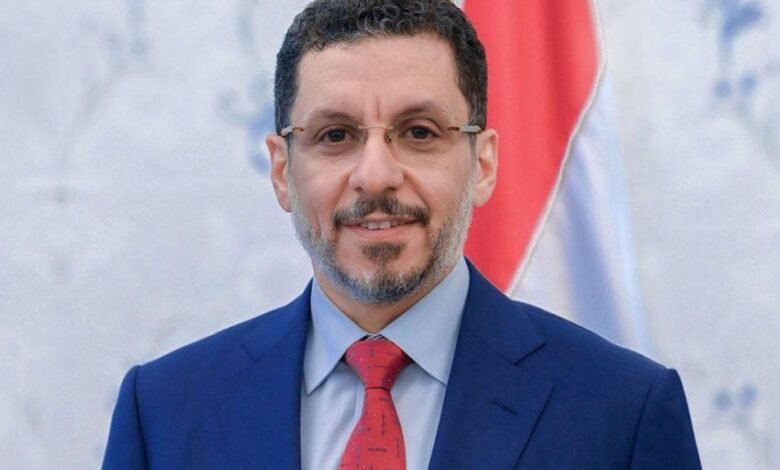 رئيس مجلس الوزراء وزير الخارجية وشؤون المغتربين الدكتور أحمد عوض