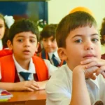 كيفية مراقبة النتائج الدراسية للأطفال في المدارس التركية الدستور.webp